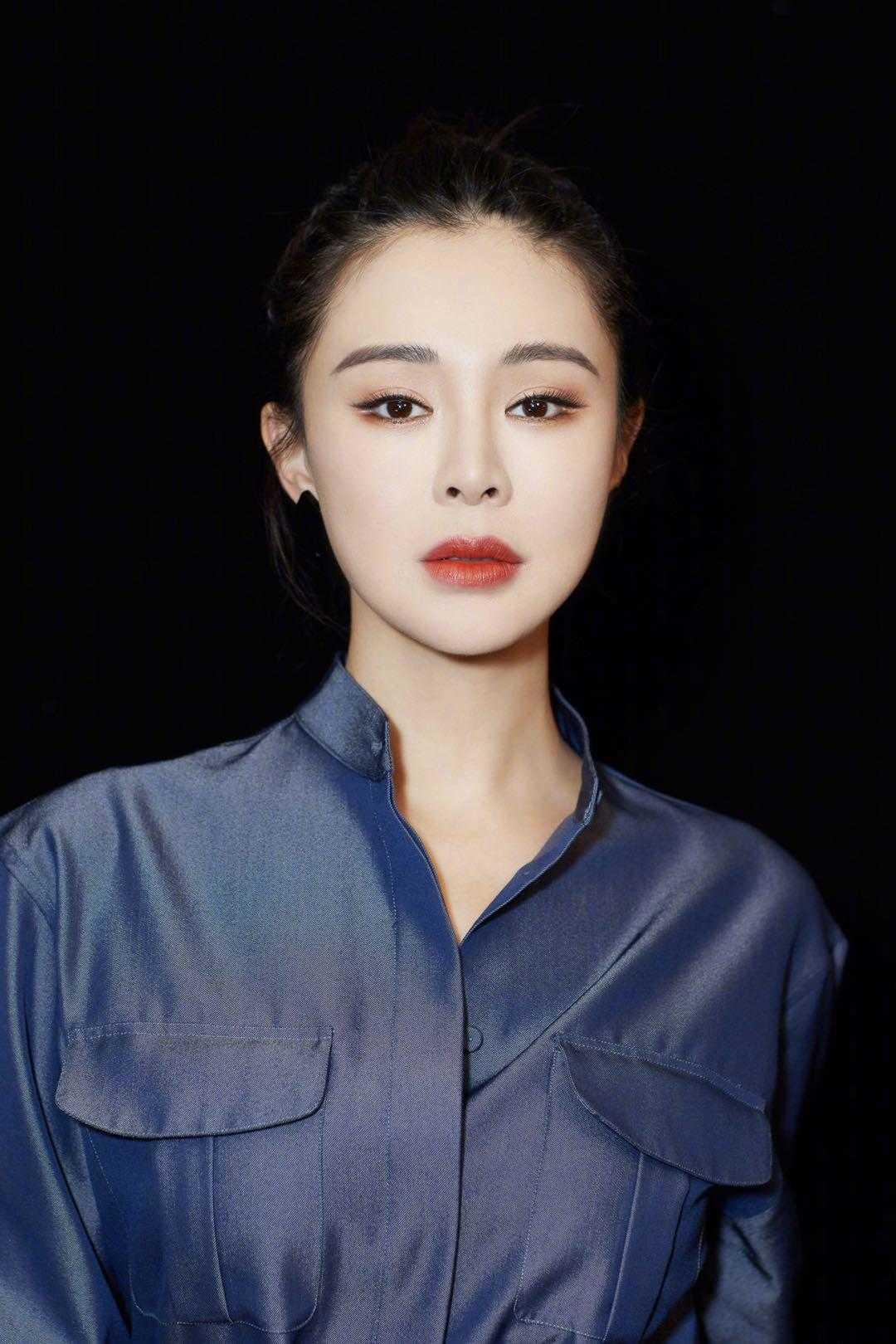🌟关悦新发型惊艳亮相，短发型美出新高度！💇‍♀️