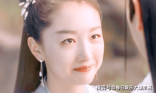 许怡，光影世界的璀璨明星