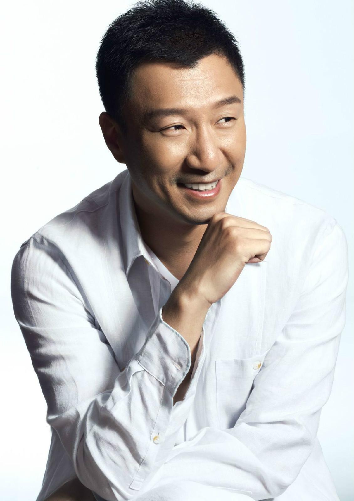 内地老男演员,内地老男演员与他的小巷奇遇，一家隐藏于岁月之间的特色小店