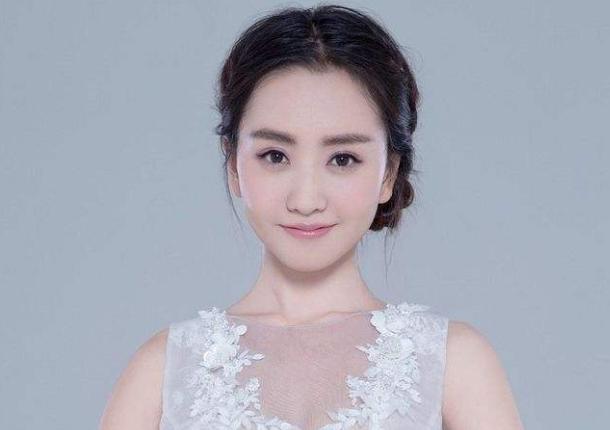 姓杨女演员专属科技新品发布，智能生活体验引领未来风潮！