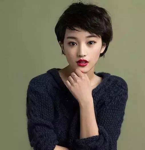 最新短发美女图片，自然美景与时尚之旅