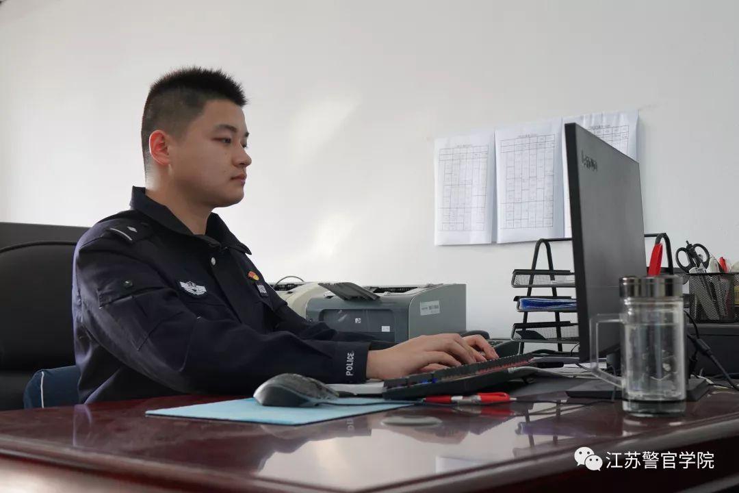 最新更新解析，每个世界苏一遍TXT版已更新