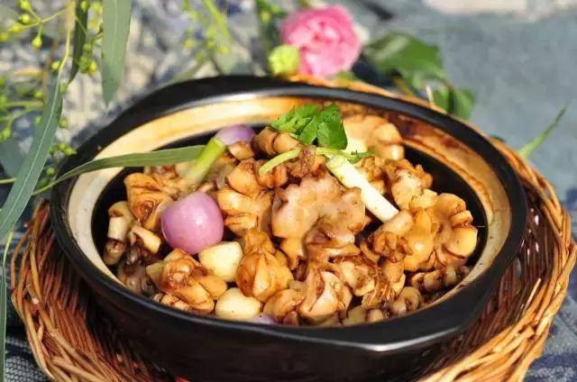 探索杭州小巷美食秘境，最新杭帮菜尝鲜